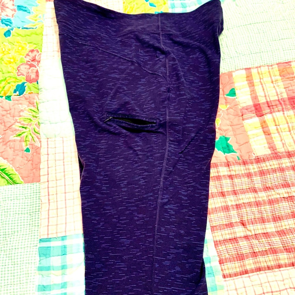 Duluth Trading Co Eggplant Purple Capri Yoga Pant Size Large - Picture 3 of 6